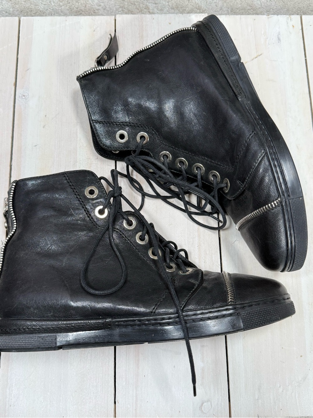 Stuart Weitzman Women’s Boots Leather
Black size 6